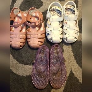 Bundle size 9 sandals
